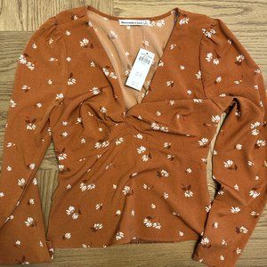Abercrombie and Fitch Long-Sleeve Twist Front Blouse Size S - Orange Floral